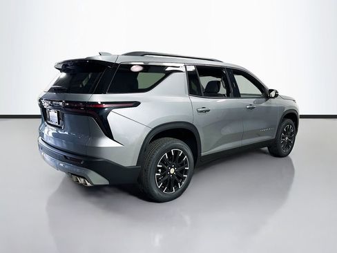 New 2026 Chevrolet Traverse LT w/ Sun and Wheel Package FWD image 8