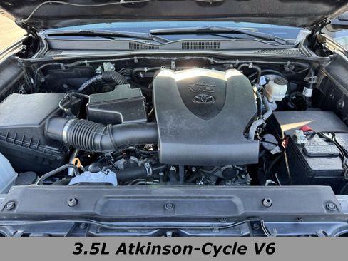 Used 2021 Toyota Tacoma TRD Sport image 12