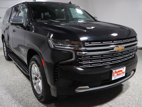 Used 2021 Chevrolet Suburban Premier w/ Premium Package image 5