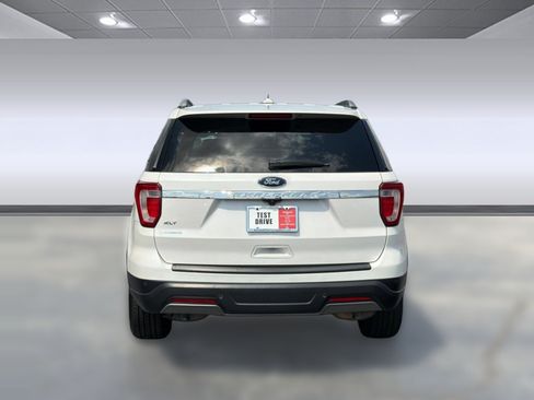 Used 2019 Ford Explorer XLT w/ Equipment Group 202A FWD image 14