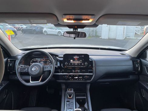 Used 2025 Nissan Pathfinder SV image 35