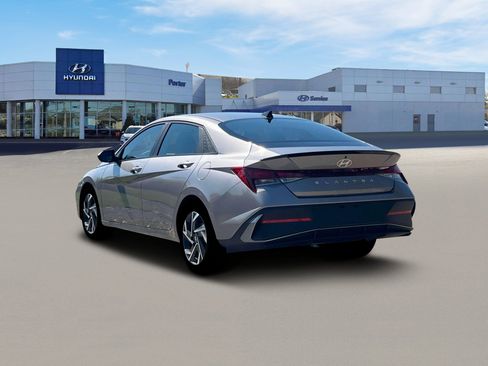 Used 2025 Hyundai Elantra Sport FWD image 5