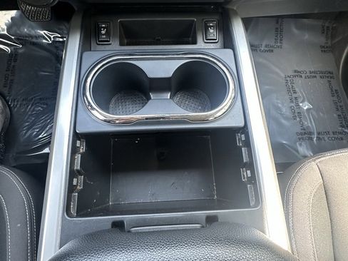 Used 2023 Nissan Titan SV w/ SV Convenience Package image 30