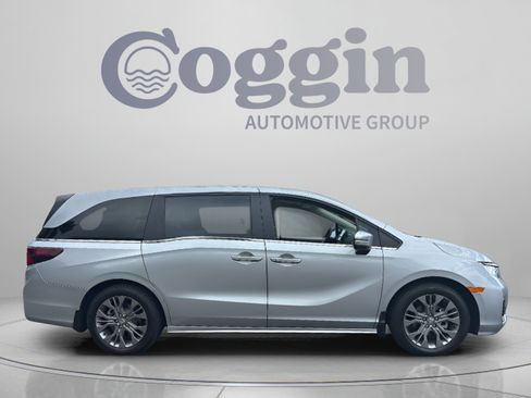 Certified 2025 Honda Odyssey Touring image 6