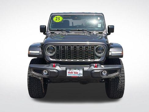 Used 2025 Jeep Gladiator Rubicon w/ Convenience Group AWD/4WD image 10