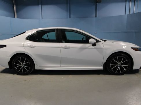 Used 2024 Toyota Camry SE FWD image 30