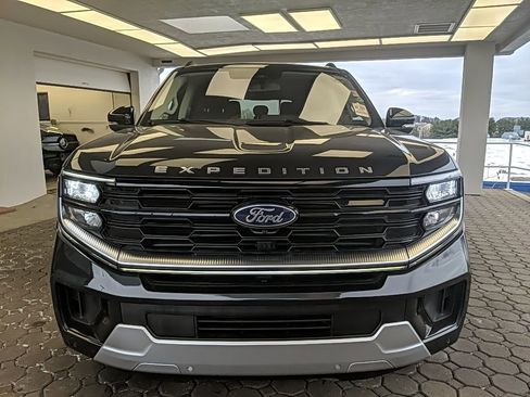 Used 2025 Ford Expedition Max Platinum image 2