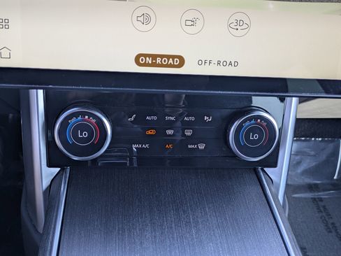 Used 2023 Land Rover Range Rover SE image 16