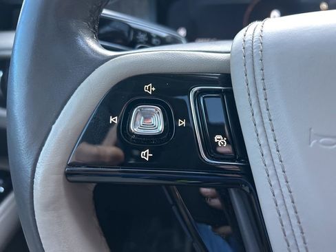 Used 2023 Lincoln Aviator Reserve w/ Equipment Group 201A image 26