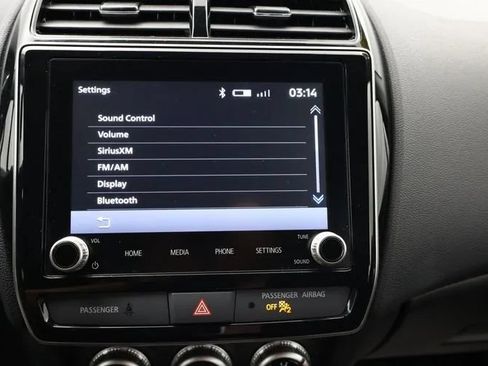 Used 2025 Mitsubishi Outlander Sport LE AWD/4WD image 30