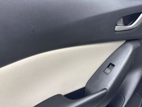 Used 2015 MAZDA MAZDA3 i Touring w/ Technology Package image 29