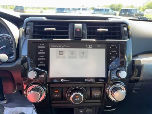Used 2020 Toyota 4Runner TRD Off-Road AWD/4WD image 25