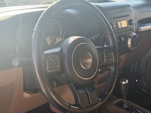 Used 2017 Jeep Wrangler Sahara w/ Connectivity Group image 13