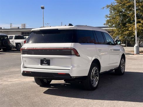 New 2025 Lincoln Navigator Reserve image 5