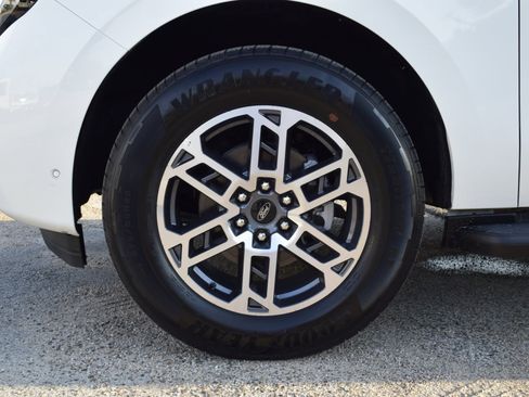 New 2025 Ford Expedition Active image 27