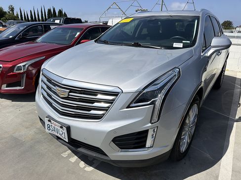 Used 2019 Cadillac XT5 Premium Luxury FWD image 2