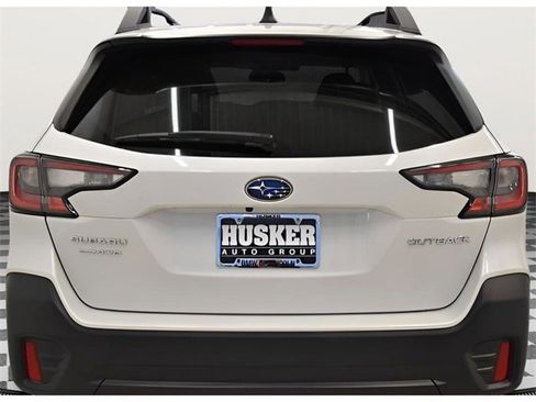 Used 2022 Subaru Outback Premium image 10