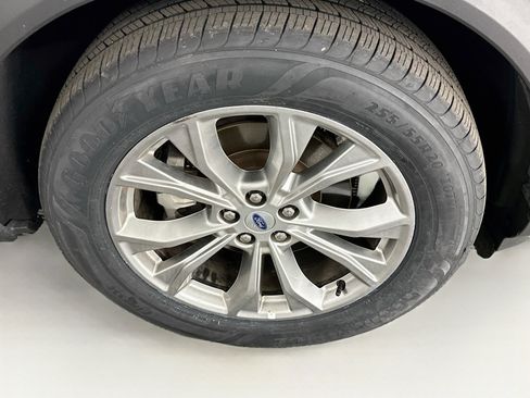 Used 2023 Ford Explorer Limited AWD/4WD image 11