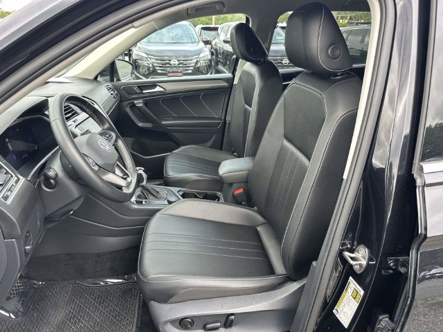 Used 2024 Volkswagen Tiguan SE AWD/4WD image 14