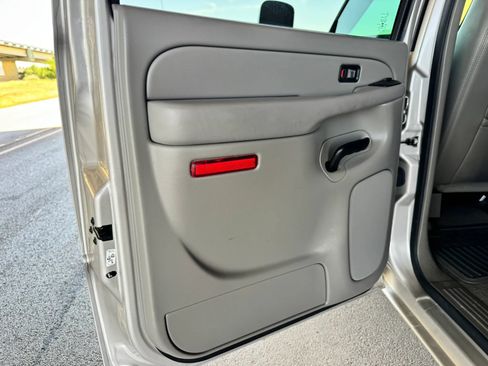 Used 2006 Chevrolet Silverado 2500 LT RWD image 19
