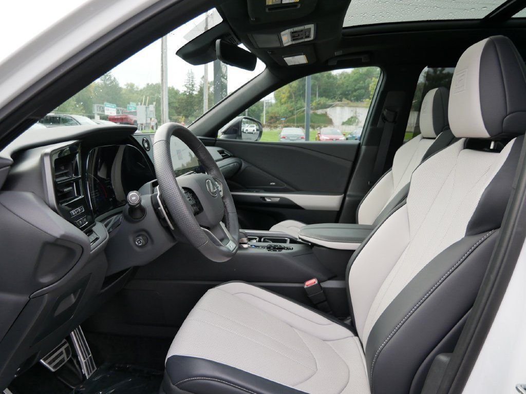 Used 2025 Lexus TX 350 AWD w/ Technology Package image 9