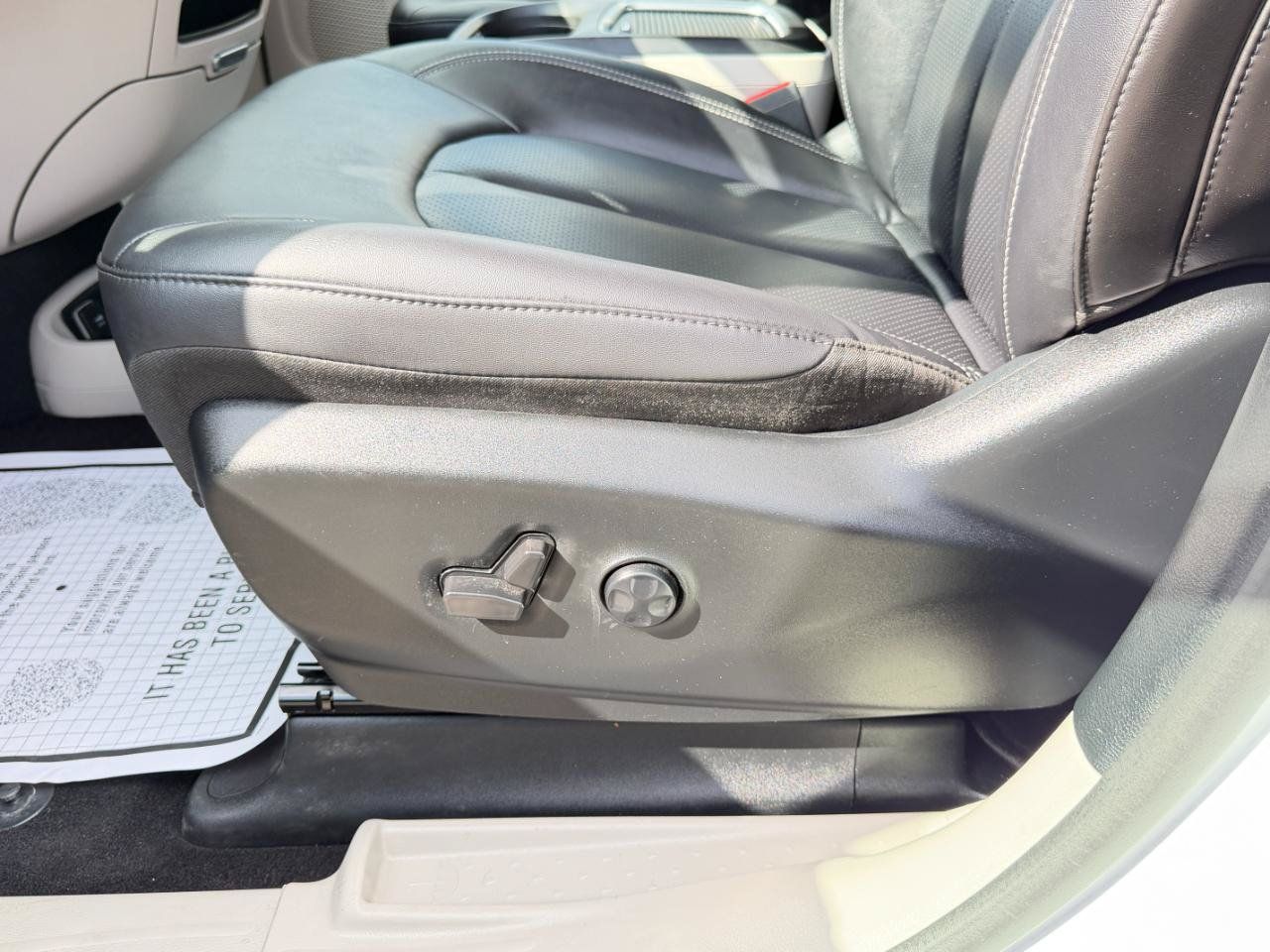 Used 2024 Chrysler Pacifica Limited FWD image 15