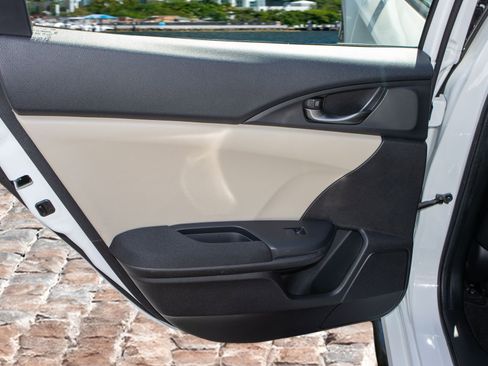 Used 2018 Honda Civic Sport image 11