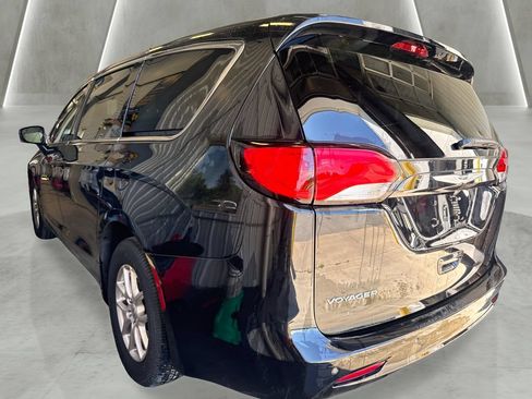 Used 2024 Chrysler Voyager LX FWD image 4