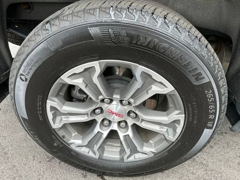 Used 2025 GMC Sierra 1500 SLT AWD/4WD image 9