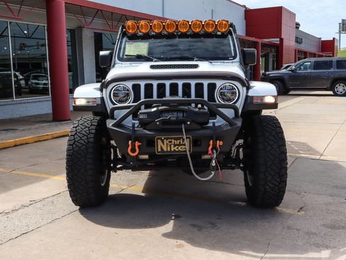 Used 2021 Jeep Gladiator Mojave AWD/4WD image 3