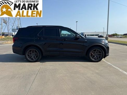 Used 2025 Ford Explorer ST-Line w/ ST-Line Street Pack AWD/4WD image 6
