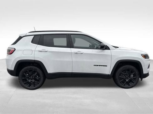 New 2026 Jeep Compass Latitude image 8