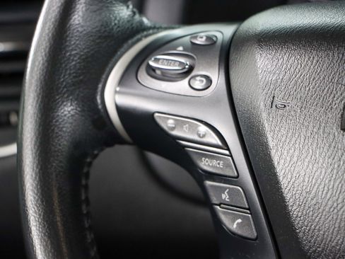 Used 2019 Nissan Pathfinder SV image 13