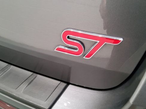 Used 2022 Ford Explorer ST image 40