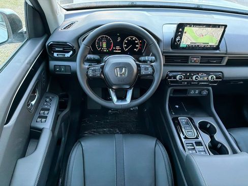 New 2025 Honda Pilot Touring image 22