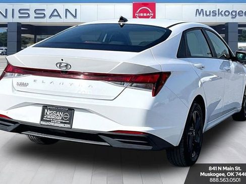 Used 2023 Hyundai Elantra SEL image 5