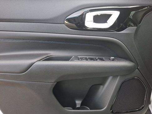 New 2026 Jeep Compass Limited image 8