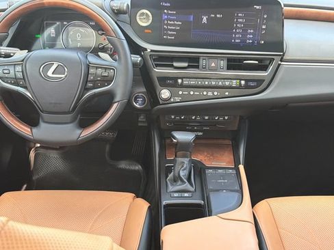 Used 2022 Lexus ES 300h Ultra Luxury w/ Accessory Package 2 FWD image 9