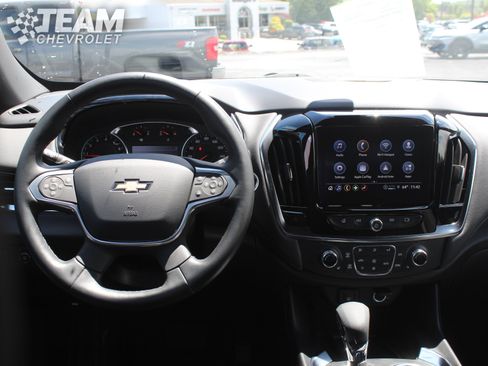Used 2023 Chevrolet Traverse LT FWD image 13
