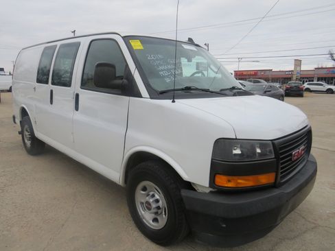 Used 2018 GMC Savana 2500 w/ Driver Convenience Package image 3