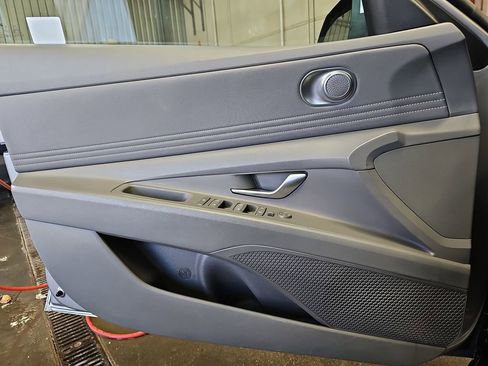 Used 2025 Hyundai Elantra SEL image 25