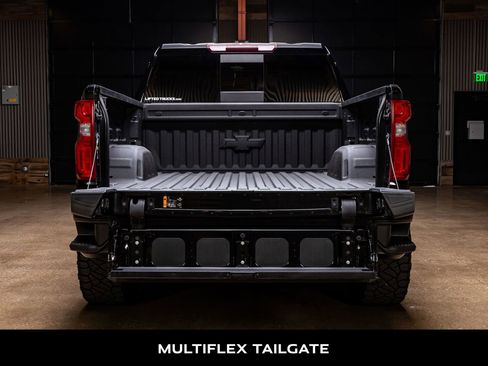 Used 2021 Chevrolet Silverado 1500 LT Trail Boss w/ Convenience Package II image 8