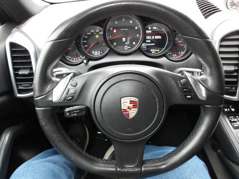 Used 2013 Porsche Cayenne image 15