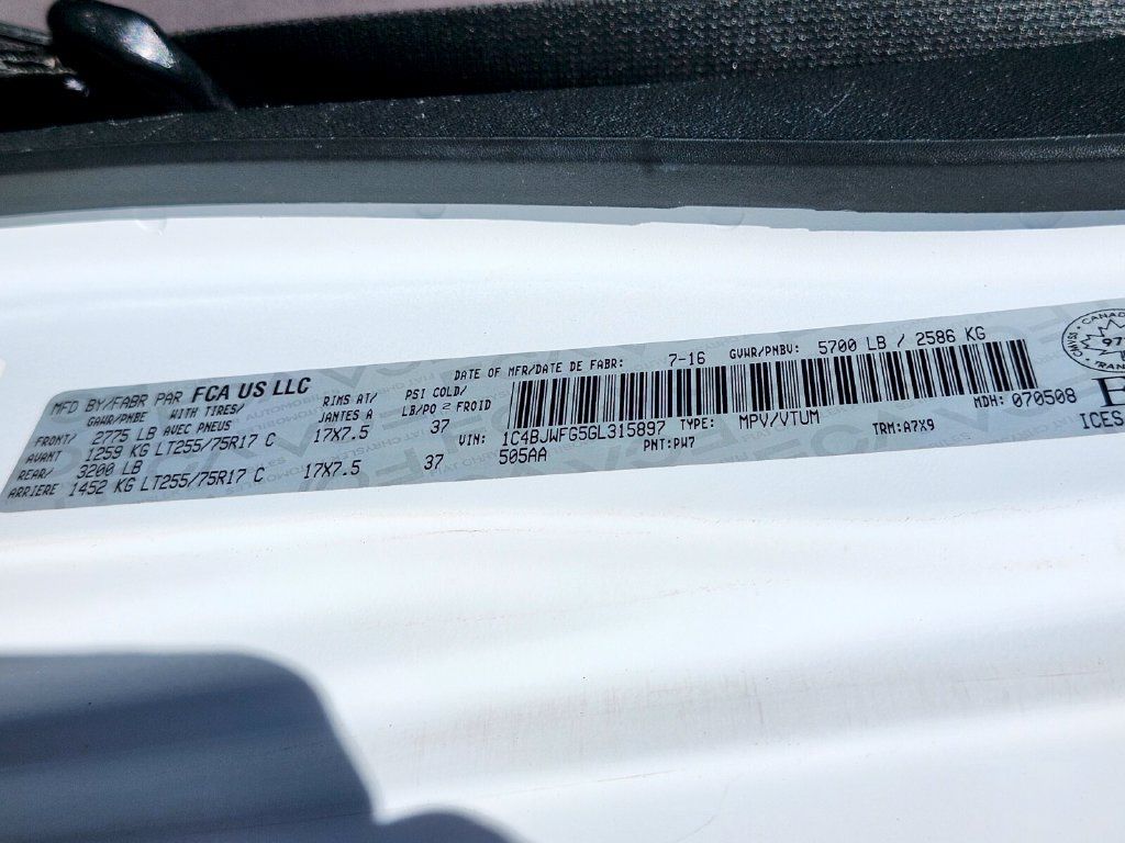 Used 2016 Jeep Wrangler Unlimited Rubicon w/ Connectivity Group AWD/4WD image 30