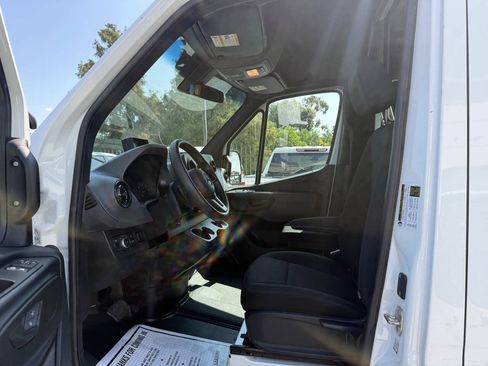 Used 2020 Mercedes-Benz Sprinter 2500 w/ Driver Convenience Package image 7