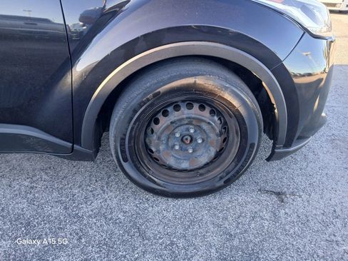 Used 2020 Toyota C-HR LE image 18