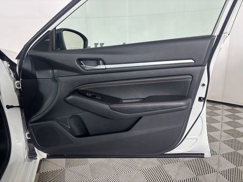Used 2023 Nissan Altima 2.5 SR w/ SR Premium Package FWD image 22