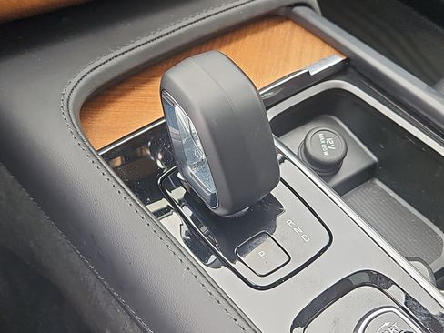 Used 2025 Volvo XC90 B6 Plus w/ Protection Package Premier image 23