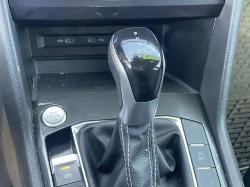 Used 2022 Volkswagen Tiguan SE R-Line image 16