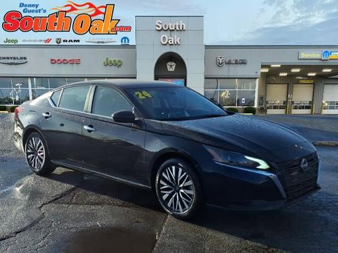 Used 2024 Nissan Altima 2.5 SV image 1